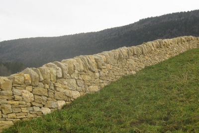 Zweisprachiger Kurs zum Bau von Trockensteinmauern