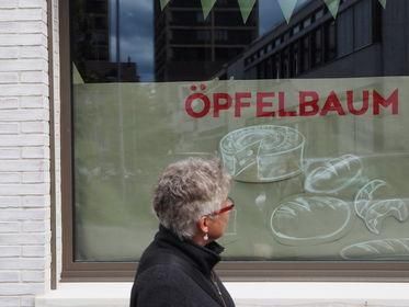 Neuer Oepfi in der Nähevom