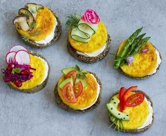 beste vegane omelettebiokommlichbrotchen mit tomatenavocado soyana
